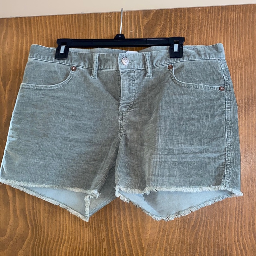 Gap size 12 olive green cut off corduroy shorts.